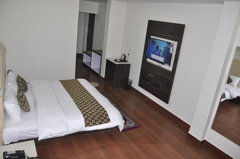 Oyo 28425 Dal Lake Resort Dharamshala Exterior photo